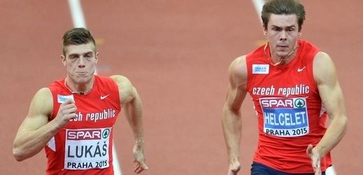 Běžec Marek Lukáš (vlevo).