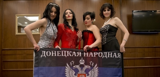 Východoukrajinští separatisté zorganizovali vpředvečer Mezinárodního dne žen pro své spolubojovnice soutěž o královnu krásy.