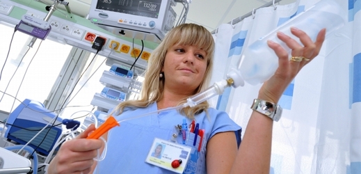 Zdravotní sestra v nemocnici (ilustrační foto).