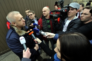 Ministr vnitra Milan Chovanec hovoří s novináři 7. března při návštěvě areálu ve Vrběticích na Zlínsku, kde explodoval muniční sklad.