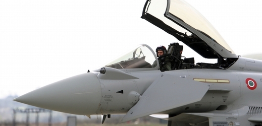 Pilot ve stíhačce Eurofighter Typhoon (ilustrační foto).