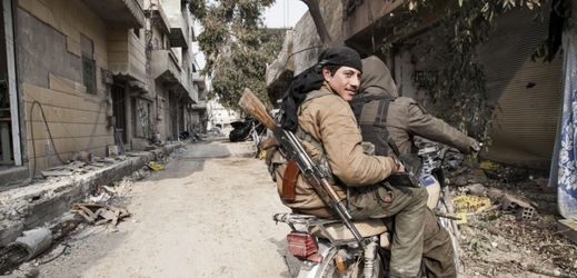 Kurdští bojovníci proti Islámskému státu v Sýrii.