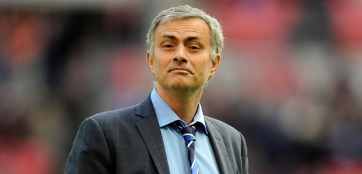 José Mourinho, trenér Chelsea. Uhlídá obrana jeho týmu Zlatana Ibrahimoviče i napoosmé?