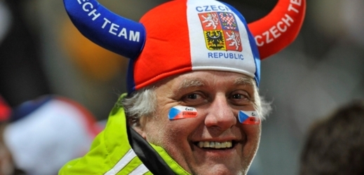 Čeští fotbaloví fanoušci se budou muset učit nový pokřik.