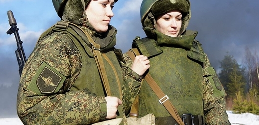 Ruské vojačky při zimním výcviku.