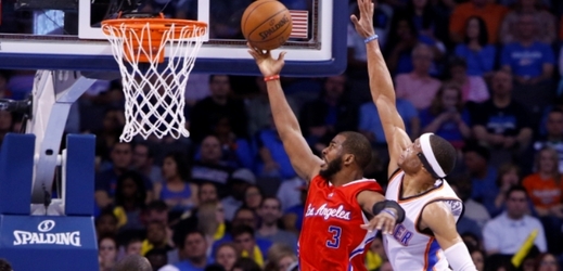 Duel dvou špičkových rozehrávačů v NBA mezi Chrisem Paulem a Russellem Westbrookem patřil hostujícímu Paulovi a jeho Los Angeles Clippers, kteří porazili Oklahomu City.