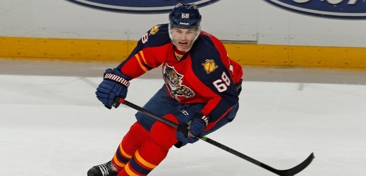 Hokejový útočník Jaromír Jágr přispěl ve čtvrtečním utkání NHL dvěma asistencemi k výhře Floridy nad Winnipegem 4:2. 