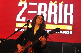 Aneta natočila své nové úspěšné album Na radsoti a nazpívala nejlepší skladbu Tráva.