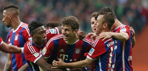 Radující se fotbalisté Bayernu Mnichov.