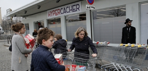 Znovuotevřený košer obchod v Paříži po teroristickém útoku.