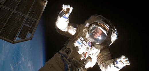Ruský kosmonaut Oleg Kotov na Mezinárodní vesmírné stanici v roce 2007.