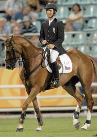 Český reprezentant Jaroslav Hatla se svým irským koněm Kyrenejennalla's Boy na olympijských hrách z roku 2004.