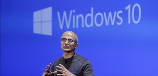 Generální ředitel společnosti Microsoft Satya Nadella představuje ve Washingtonu operační systém Windows 10. Leden 2015.