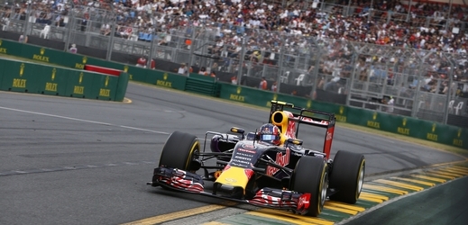 Red Bull si stěžuje na motory od Renaultu.