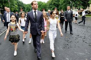 Premiér Medveděv v Cchinvali.