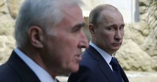 Putin a Tibilov, prezidenti Ruska a Jižní Osetie, jednají v Moskvě (2012).