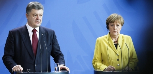 Prezident Ukrajiny Petro Porošenko a německá kancléřka Angela Merkelová.