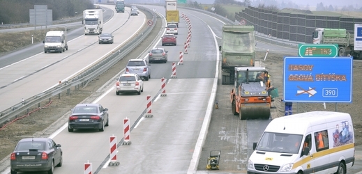 Celá modernizace D1 mezi Mirošovicemi a Kývalkou by měla být podle aktuálního harmonogramu dokončená nejdříve v roce 2020.