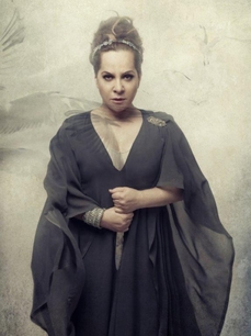 Pro nové album Hříšnice se Dagmar Pecková nechala nafotografovat v podobě hrdinek jednotlivých árií. Zde jako Médea.