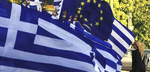 Vlajky Řecka a EU (ilustrační foto).