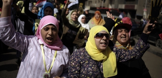 Protivládní demonstrace v Káhiře (ilustrační foto).