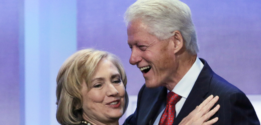 Ostře sledovaný americký politický manželský pár Hillary a Bill Clintonovi se příští měsíc vrací do Bílého domu.