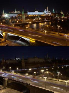 Pohled na osvětlený a neosvětlený Kreml.