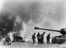 Tank T-34 bojující na východní frontě.