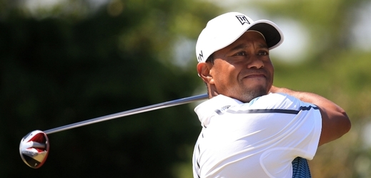 Golfista Tiger Woods chybí poprvé po více než 18 letech v elitní stovce světového žebříčku.