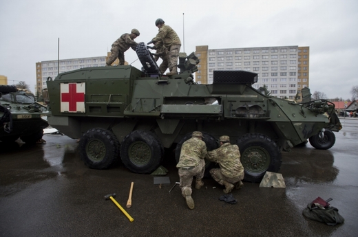 Američtí vojáci uspořádali ukázku vojenské techniky v areálu kasáren v pražské Ruzyni.