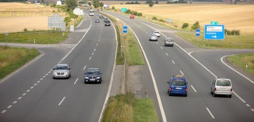 Rychlostní silnice se po schválení novely promění v dálnice (ilustrační foto).