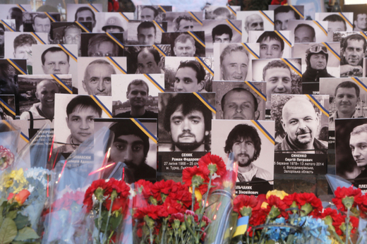 Oběti, které padly při násilnostech na Majdanu.