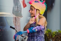 Sedmiletá Američanka získala robotickou ruku z 3D tiskárny.