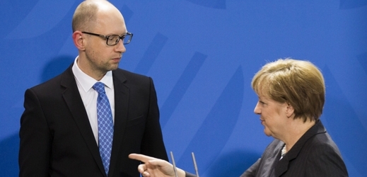 Angela Merkelová a Arsenij Jaceňuk.