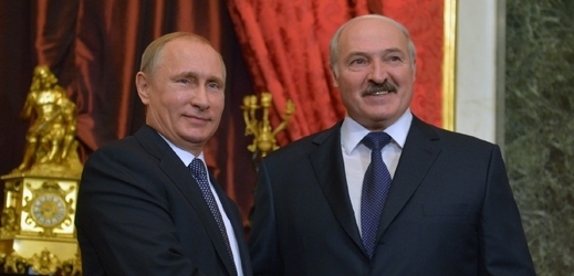 Vladimir Putin (vlevo) a běloruský prezident Alexandr Lukašenko.