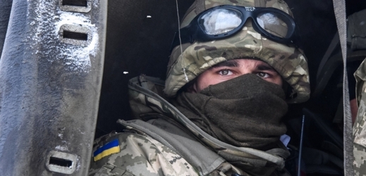 Boje mezi ukrajinskou armádou a separatisty na východě Ukrajiny pokračují navzdory příměří (ilustrační foto).