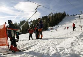 Dobré lyžařské podmínky hlásí skiareály an Štrbském Plese či v Tatranské Lomnici ve Vysokých Tatrách.