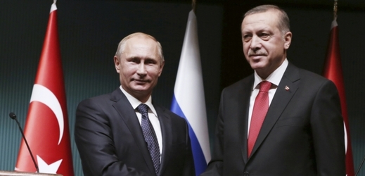 Ruský prezident Vladimir Putin (zleva) a turecký prezident Recep Tayyip Erdogan.