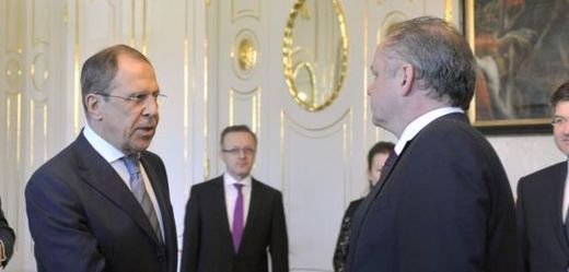 Ruský ministr zahraničí Sergej Lavrov (vlevo) a slovenský prezident Andrej Kiska.
