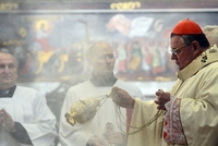 Velikonoční mši sloužil kardinál Dominik Duka.