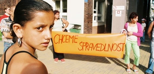 Ženy protestují proti sterilizaci, kterou nechtěně podstoupily (snímek z roku 2006).