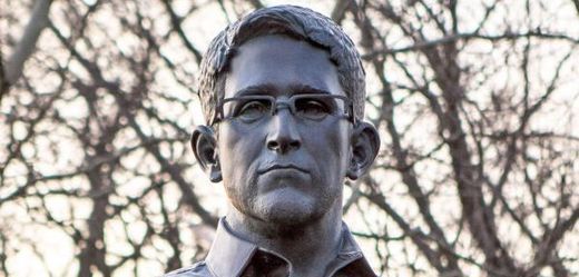 Brooklynský park se Snowdenovou bustou pyšnil jen chvíli.