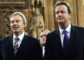 Bývalý britský premiér Tony Blair a jeho nástupce David Cameron.