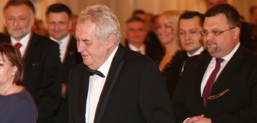 Miloš Zeman a hradní ceremoniář Jindřich Forejt na plese pořádaném hradním párem.