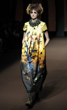 Japonská móda se rozděluje na "wafuku" - tradiční oděvy - a "jofuku" - šaty v západním stylu.