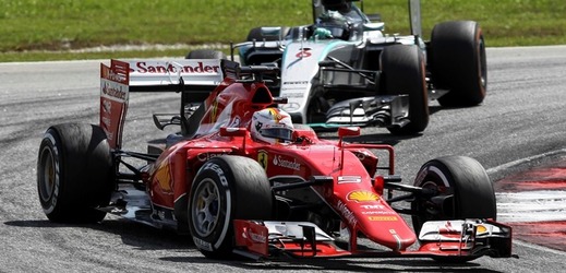 Sebastian Vettel měl v Malajsii překvapivě navrch nad vozy Mercedes.