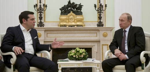 Vlevo Alexis Tsipras, vpravo Vladimir Putin během středečního jednání.