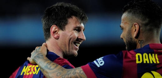 Messi s Neymarem se radují z gólu. 