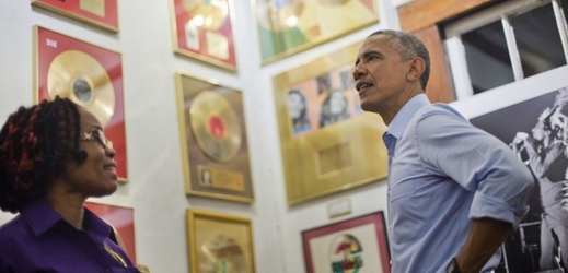 Prezident Barack Obama v muzeu Boba Marleyho.