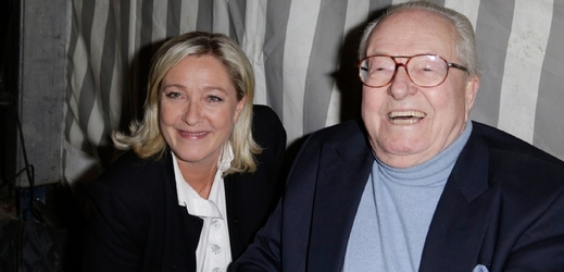 Předsedkyně Národní fronty Marine Le Penová a její otec Jean-Marie Le Pen.